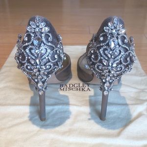 Gorgeous Badgley Mischka Crystal Embellished Pumps